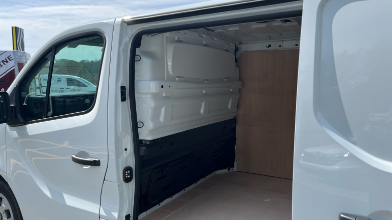 Renault Trafic Swb Diesel SL30 Blue dCi 130 Advance [Safety] Van